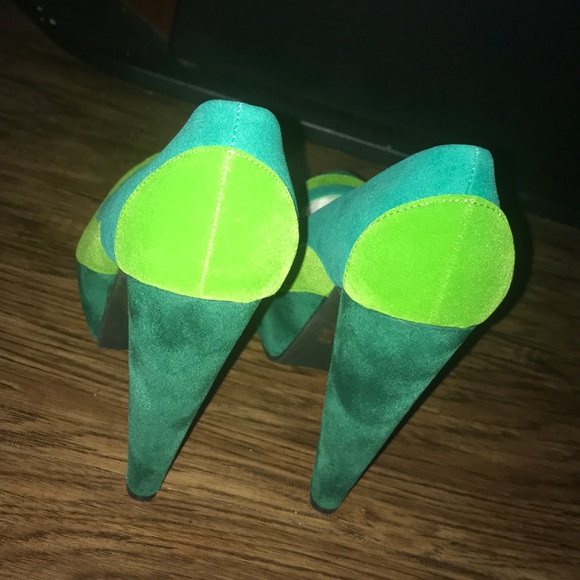 Heels - Picture 3 of 4